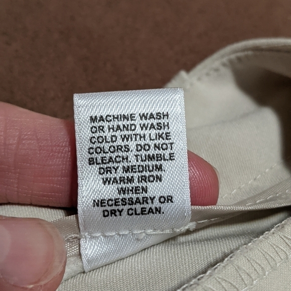 Cato Women's Cream Color Dress Capris Shorts Size 10 - Picture 6 of 8